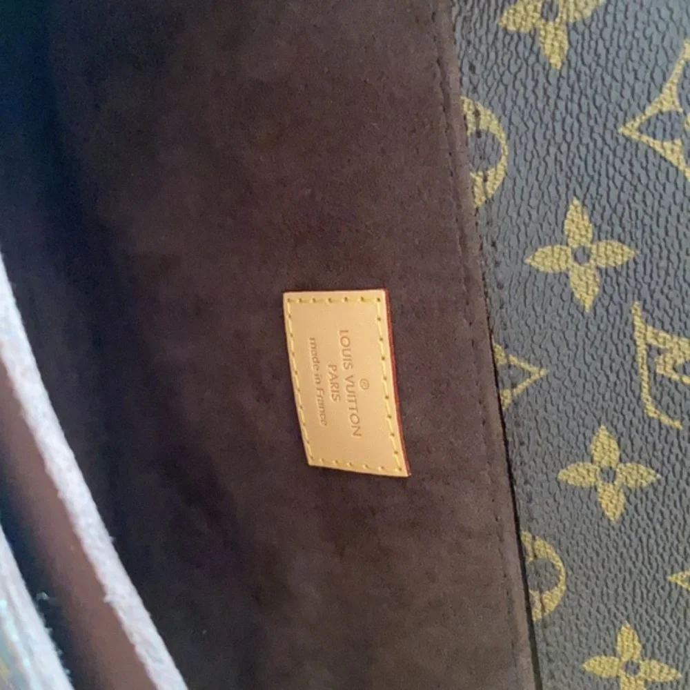 Authentic Louis Vuitton Pochette Metis handbag